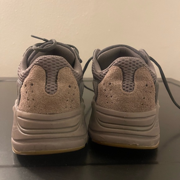 Yeezy Boost 700Mauve Brown Size 7.5 Men New Condition. - Picture 3 of 9